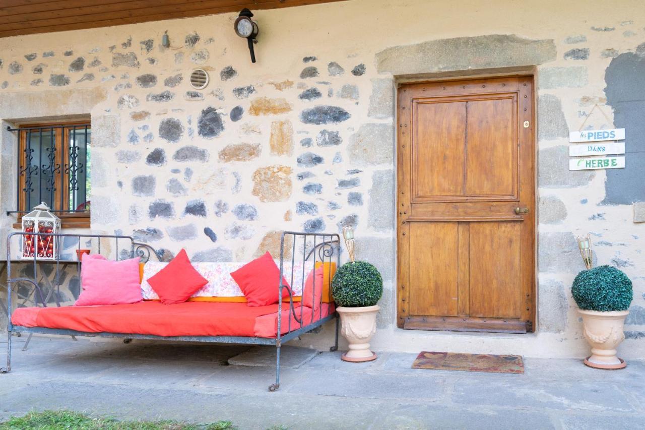 Les Pieds Dans L Herbe Meilhaud Luaran gambar