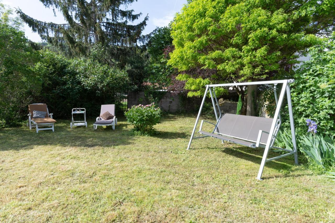 Les Pieds Dans L Herbe Meilhaud Luaran gambar