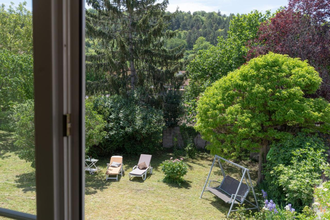 Les Pieds Dans L Herbe Meilhaud Luaran gambar